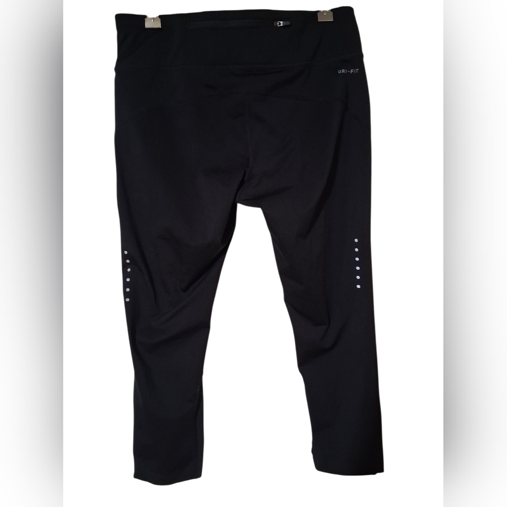 EUC - NIKE - Dri Fit Capri Cropped Black Yoga Workout Leggings - Women Medium - Picture 4 of 14